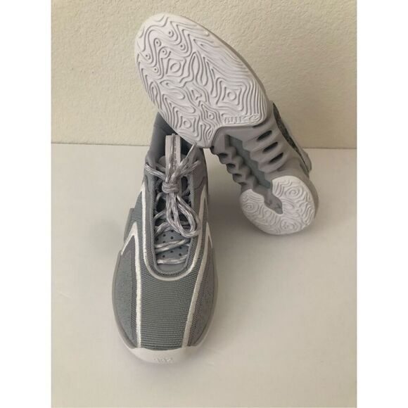 Athletic_Shoes